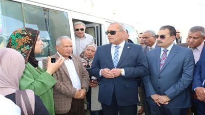 بالصور.. محافظ السويس يتفقد أعمال الحملة القومية للقضاء على فيروس سي