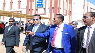 وزير التعليم العالى يفتتح عدد من المنشآت بمقر الحرم الجامعي القديم بصحاري بأسوان 
