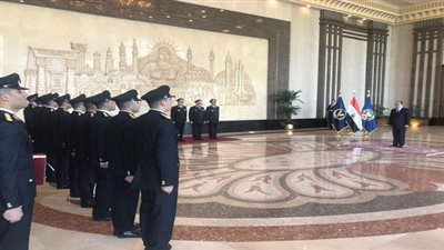 وزير الداخلية يشهد مراسم تخريج دفعة إستثنائية من الضباط المتخصصين 