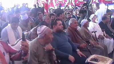 إتمام الصلح فى النزاع القائم بين عائلتين بدائرة مركز شرطة أشمون 