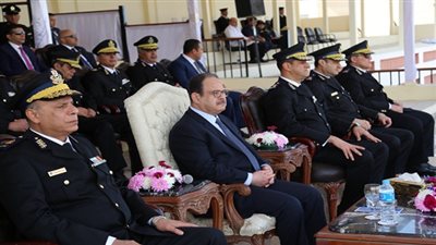وزير الداخلية يشهد حفل تخريج الدفعة 