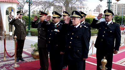 اللواء مدير أمن الإسكندرية يشارك مراسم وضع الإكليل على النصب التذكارى الخاص بالقوات المسلحة