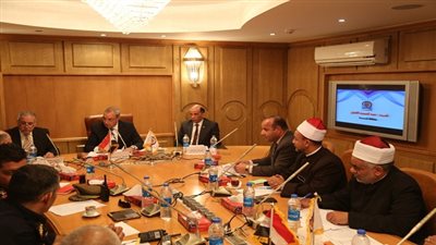 محافظ قنا يعقد اجتماع المجلس التنفيذي للمحافظة