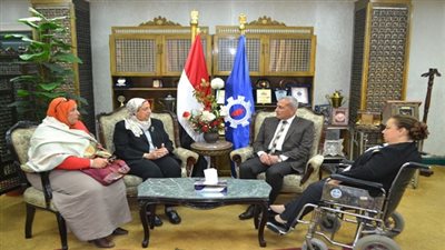 محافظ السويس يستقبل عضوالمجلس القومى للاعاقة بالبرلمان والوفد المرافق لها