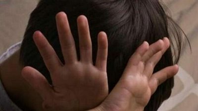 عامل يغتصب طفل في مدرسة  بالبساتين