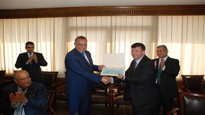 محافظ الجيزة يكرم المشاركين فى مؤتمر 