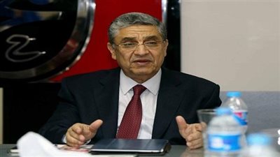 وزير الكهرباء والطاقة المتجددة يتابع  الأداء وما تم إنجازه من تطوير بشركة القناة لتوزيع الكهرباء 