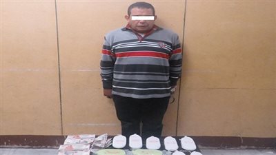 ضبط أحد العناصر الإجرامية لقيامه بالإتجار فى المواد المخدرة 