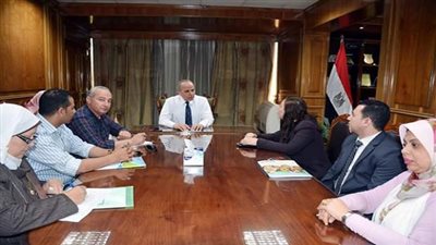 محافظ القليوبية يعقد إجتماعا مع منظمة بلان الدولية