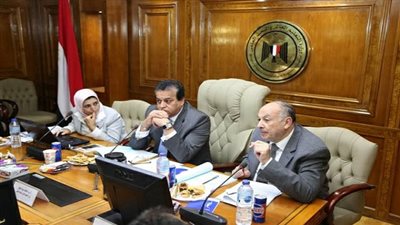وزير التعليم العالى يرأس اجتماع مجلس إدارة معهد علوم البحار والقصائد