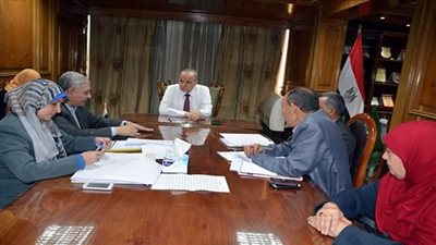 عمل صيانة دورية لأنفاق المشاة بحى غرب شبرا الخيمة