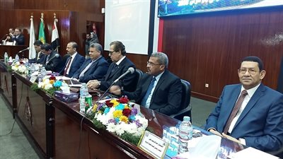 رئيس جامعة بنها يطالب بوضع تشريعات تبث روح المواطنة لدي المواطنين