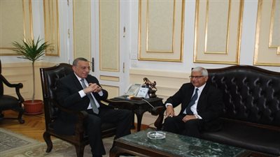 محافظ الجيزة يستقبل سفير دولة نيبال لبحث أوجه التعاون بين الطرفين فى مجال الثقافة والشباب