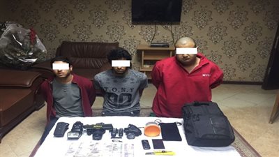 ضبط 3 أشخاص قاموا بإستدراج مواطن والإعتداء عليه