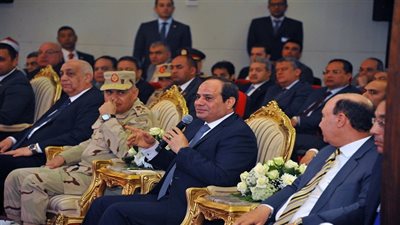 السيسي يتفقد المشروعات التنموية الجاري تنفيذها بمنطقة شرق بورسعيد