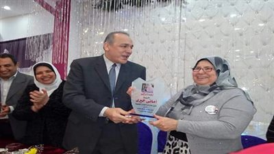 أولياء الامور يكرمون مدير تعليم القاهرة ومديرة إدارة المعادي التعليمية