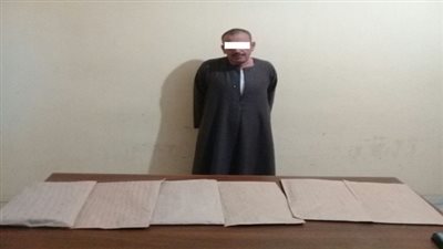 ضبط شخصين لقيامهما بمحاولة إنهاء تراخيص سيارات بدون بيانات بإستخدام مستندات ومحررات مزورة 