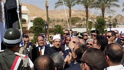 وزير الأوقاف يشارك في رفع العلم المصري بطابا اليوم