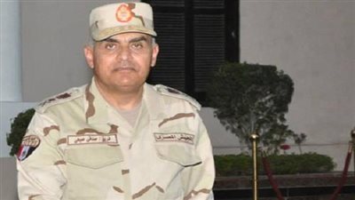 وزير الدفاع ينيب قادة المناطق بوضع أكاليل الزهور على قبر الجندى المجهول