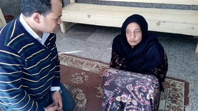 التدخل السريع ينقذ مسنه بلا مأوي تمشي على ركبتها ويديها من أمام مسجد الإمام الحسين