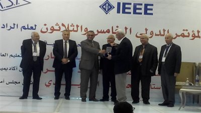 جلسة خاصة لطلبة مشروعات التخرج علي هامش المؤتمر القومى الخامس والثلاثون لعلم الراديو