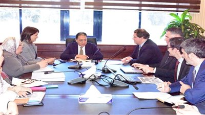 وزير الصحة يبحث مع الجانب الفرنسي سبل تعزيز التعاون 