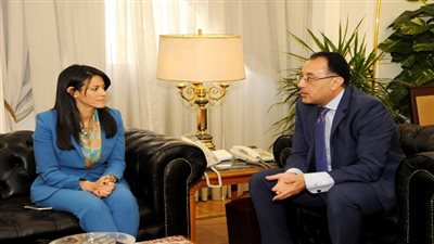 وزيرا الإسكان والسياحة يناقشان المشروعات السياحية والتنموية التى ستنفذ باستراتيجية تنمية سيناء