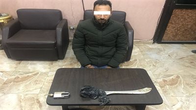 ضبط أحد الأشخاص تعدى على والده بسلاح أبيض مما أدى لوفاته