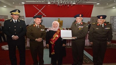 القوات المسلحة تحتفل بتكريم الأم المثالية وتكرم عدد من أسر الشهداء