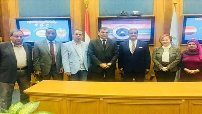 التعليم تُعقد ندوة عن الجرائم الإلكترونية ومخاطر الإنترنت عبر شبكات الفيديو كونفرانس