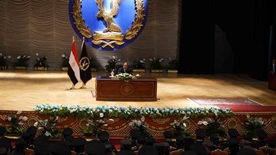 وزير الداخلية يُكرم عدد من المصابين والمتميزين من رجال الشرطة 