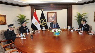 وزير الداخلية يعقد إجتماعاً طارئاً لمواجهة المشكلة المرورية