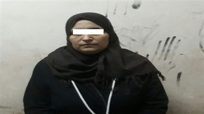 ضبط إحدى السيدات لقيامها بالنصب على المواطنين