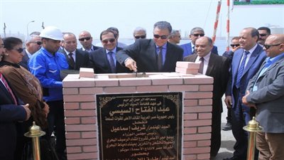 وزير النقل يضع حجر الاساس ويفتتح عددمن المشروعات بميناء دمياط البحري