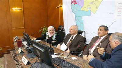 محافظ القاهرة يتابع سير الانتخابات الرئاسية من غرفة عمليات المحافظة