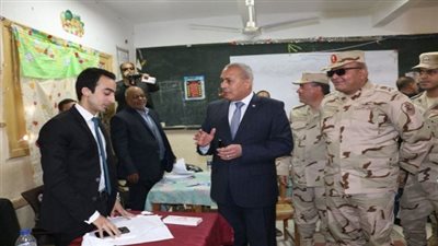 محافظ السويس وقيادات الجيش والشرطة يتفقدون اللجان الانتخابية