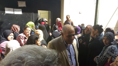 نائب الشرابية والزاوية الحمراء يدلى بصوته في دائرته 