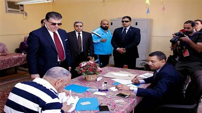 حسين زين يدلي بصوته في الانتخابات الرئاسية