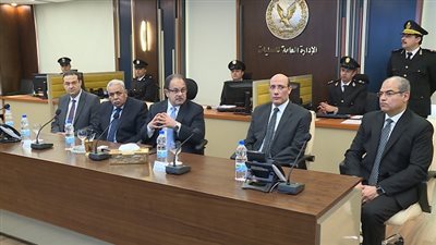 وزير الداخلية يتفقد تأمين سير العملية الإنتخابية من غرفة العمليات الرئيسية