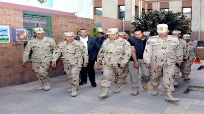 وزير الدفاع يتفقد اللجان الانتخابية بالدقى والعجوزة
