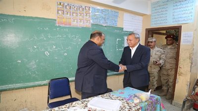 محافظ قنا يتفقد لجنتي المدرسة الفندقية ومدرسة السلام الابتدائية بمدينة قنا