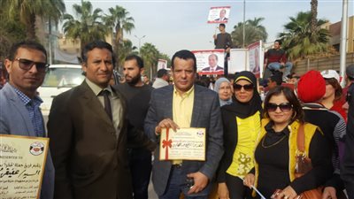 شاهد| حملة شكرا تفاجئ الناخبين بشهادة تقدير أثناء الانتخابات 