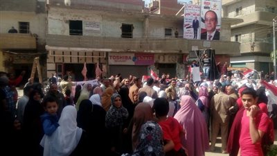بالصور.. إقبال كبير من السيدات علي الإنتخابات بكفر شكر