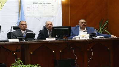 وزير التنمية المحلية يطمئن على انتظام العملية الانتخابية بلجان العاصمة فى يومها الثانى