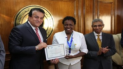 عبد الغفار يكرم المشاركين الأفارقة فى الدورة التدريبية الإفريقية الـ 15