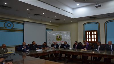 رئيس امتحانات الثانوية العامة يعقد اجتماعًا مع رؤساء الكنترولات ولجان النظام لمناقشة استعدادات امتحانات الثانوية العامة