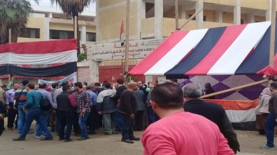 بالصور.. لجان شبرا الخيمة تشهد اصطفاف طوابير من المواطنين