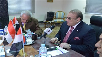 بالصور.. حسن راتب: قلبي يقبل كل يد تحمل لون المشاركة في الانتخابات