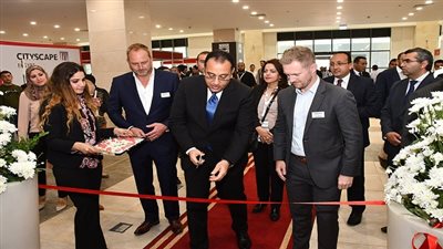 وزير الإسكان يفتتح معرض 
