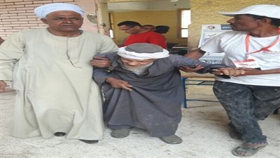 ثاني أكبر معمر في قنا 100 سنة يدلي بصوته في الانتخابات الرئاسية بمركز أبوتشت